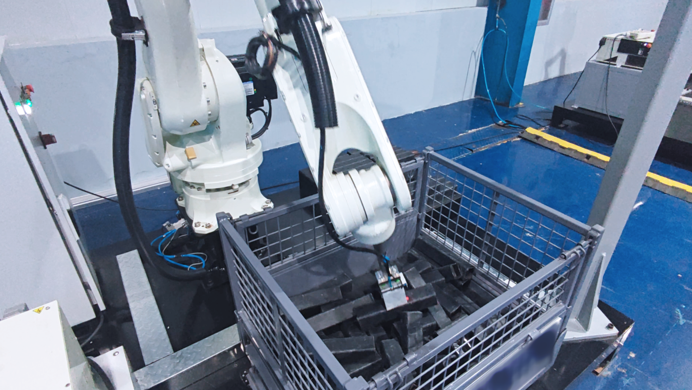 智能機(jī)器人應(yīng)用-深色鋼坯深筐無(wú)序抓取