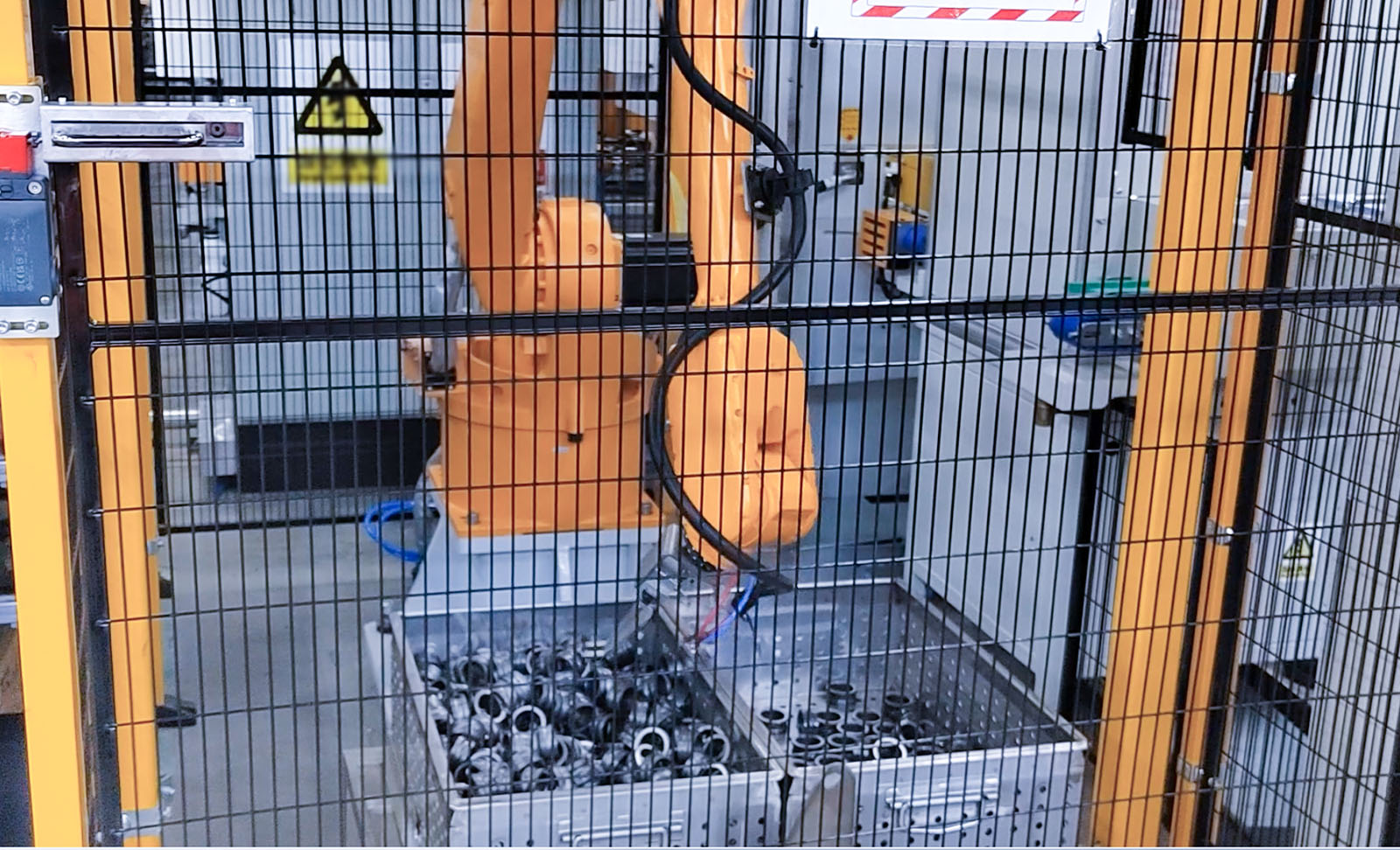 AI視覺引導反光軸承套無序上料 | 國際某大型汽車零部件廠